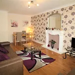 Doncaster - Boswell - Large Balcony Apartment - 2 Double Beds - 2 Bedrooms - Close To Town & Racecourse - Off Street Parking 2 Cars - Fast Wifi