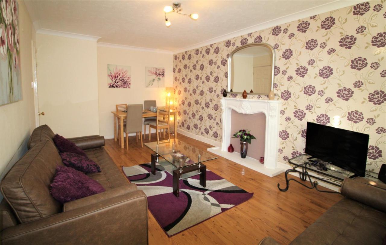 Doncaster - Boswell - Large Balcony Apartment - 2 Double Beds - 2 Bedrooms - Close To Town & Racecourse - Off Street Parking 2 Cars - Fast Wifi Apartment Doncaster