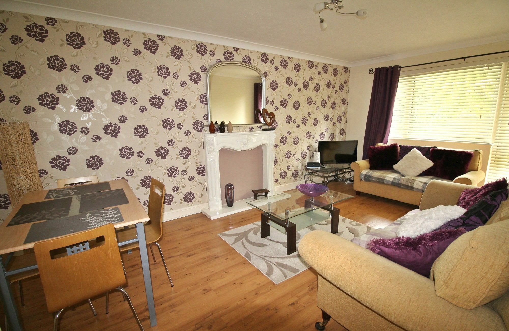 Doncaster - Boswell - Large Balcony Apartment - 2 Double Beds - 2 Bedrooms - Close To Town & Racecourse - Off Street Parking 2 Cars - Fast Wifi Doncaster